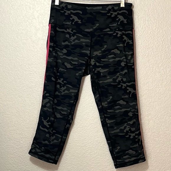 Ruby Ribbon Reversible Camo Cropped pants Capri Size L - Picture 6 of 9